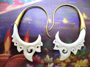 Bijoux de Bali-creation: boucles d'oreille laiton et os