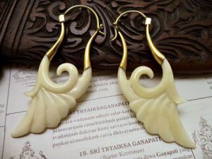 Bijoux de Bali-creation: boucles d'oreille laiton et os