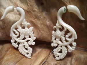 Bijoux de Bali-creation: faux ecarteur en os