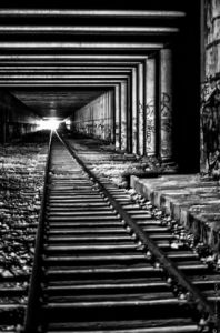 Voir cette oeuvre de Memario Vespa: La lumière au bout du tunnel 