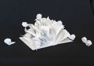 Sculpture de Marielle JL: Escargots s'échappant d'un livre de botanique...