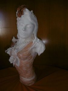 Sculpture de magique: la dame aux fleurs