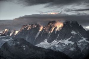 Voir cette oeuvre de Renatus: Lever de soleil sur le massif du Mont Blanc