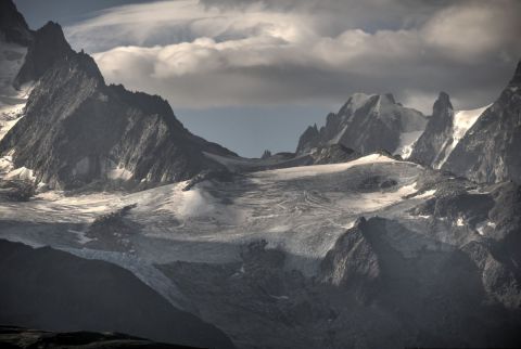 Lever du jour sur un glacier alpin - Photo - Renatus