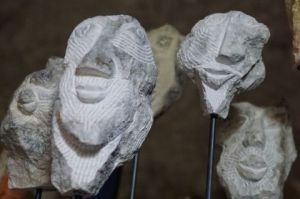 Sculpture de pierre carcauzon: les expressions