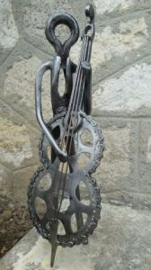 Sculpture de JORG: Violoncelliste