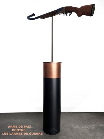 L'ARME DE PAIX CONTRE LES LARMES DE GUERRE - Sculpture - gb2o L'ARME DE PAIX CONTRE LES LARMES DE GUERRE - Sculpture - gb2o